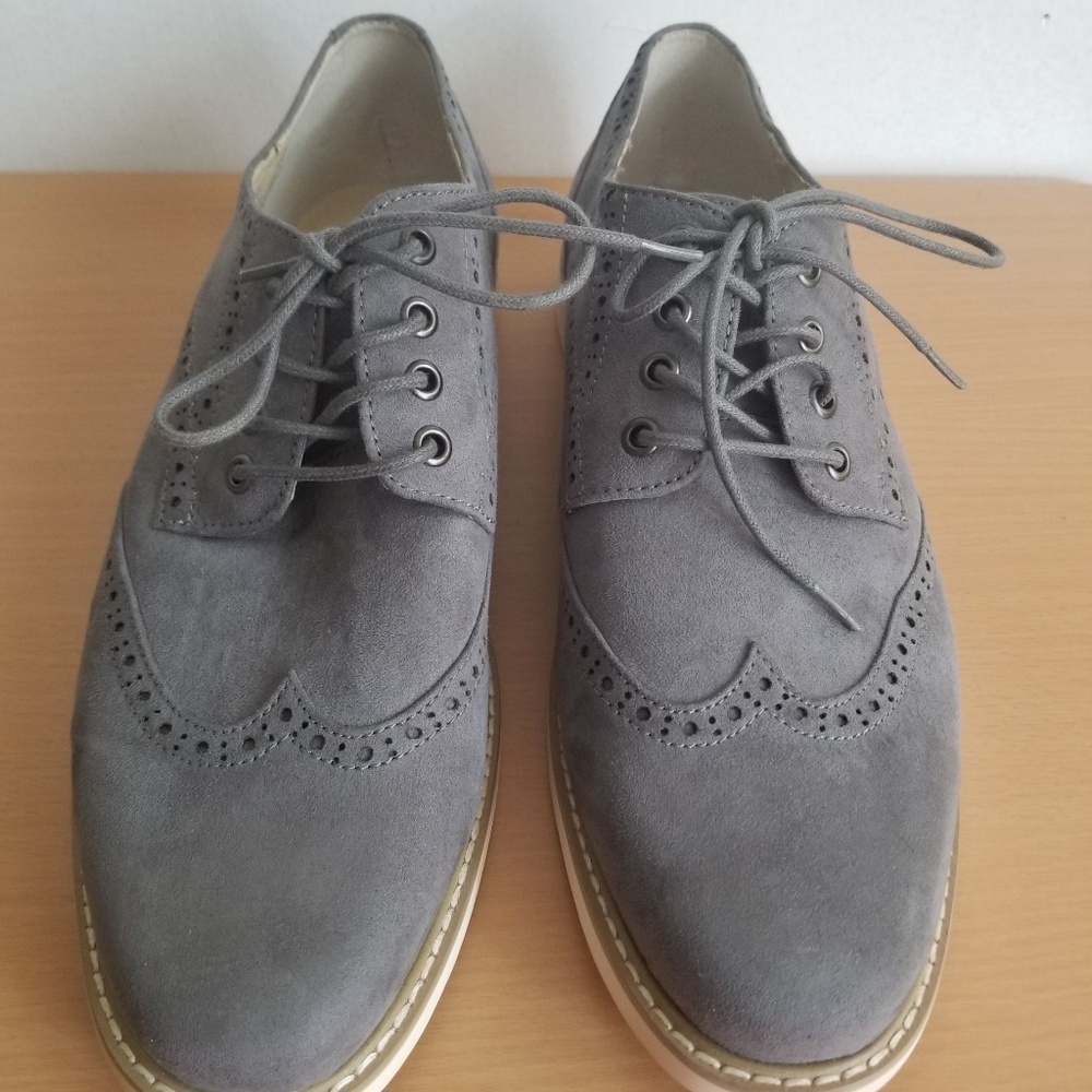 GUESS MEN'S SILVER SUEDE OXFORD SIZE 7.5 PRE-OWNED